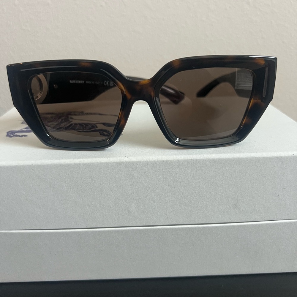 Burberry Sunglasses - Picture 5 of 14